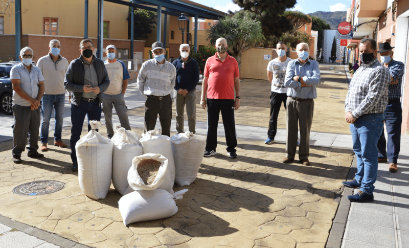 Imagen de la entrega de semillas / TA